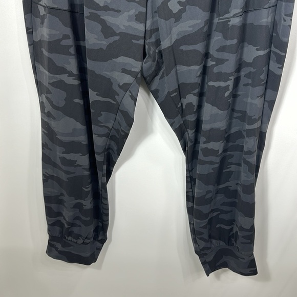 Athleta salutation printed jogger size 3X. - Picture 3 of 10